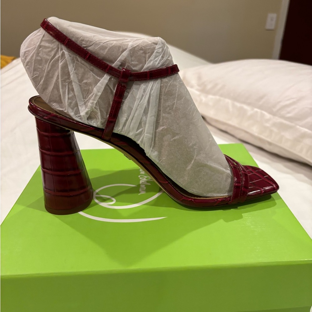 Elegant Red Croc-Embossed Block Heel Sandals